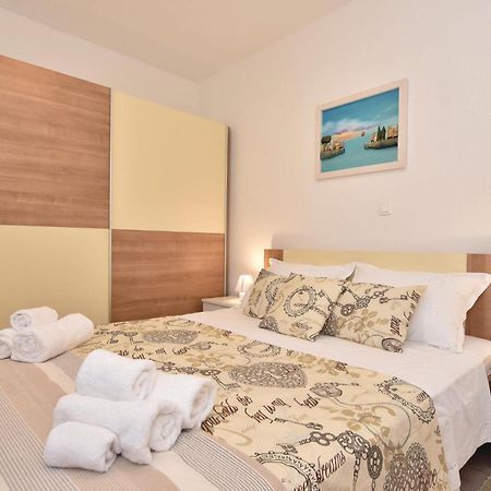Lovely Home In Split With Jacuzzi מראה חיצוני תמונה