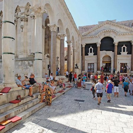 Lovely Home In Split With Jacuzzi מראה חיצוני תמונה