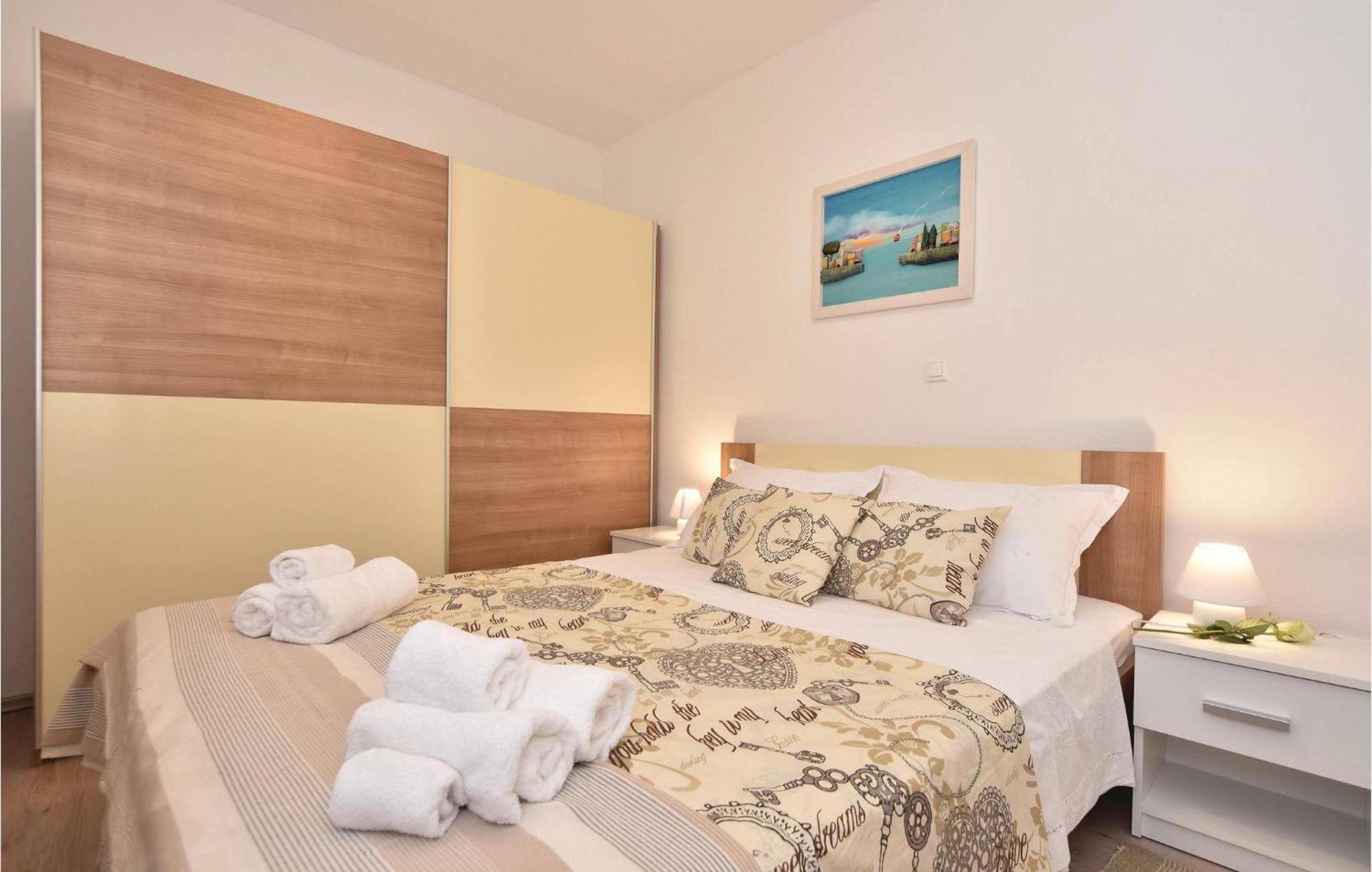 Lovely Home In Split With Jacuzzi מראה חיצוני תמונה