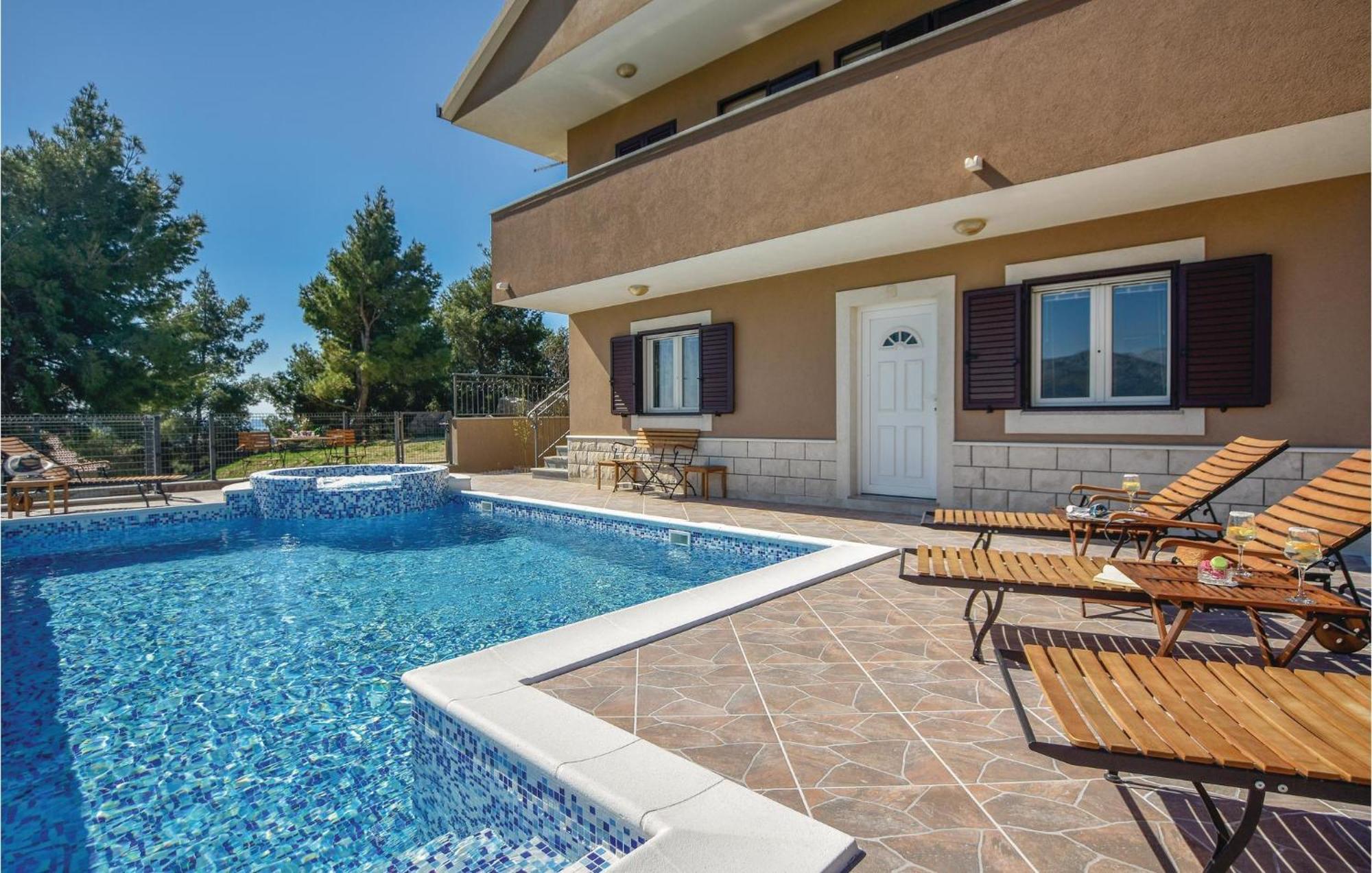 Lovely Home In Split With Jacuzzi מראה חיצוני תמונה