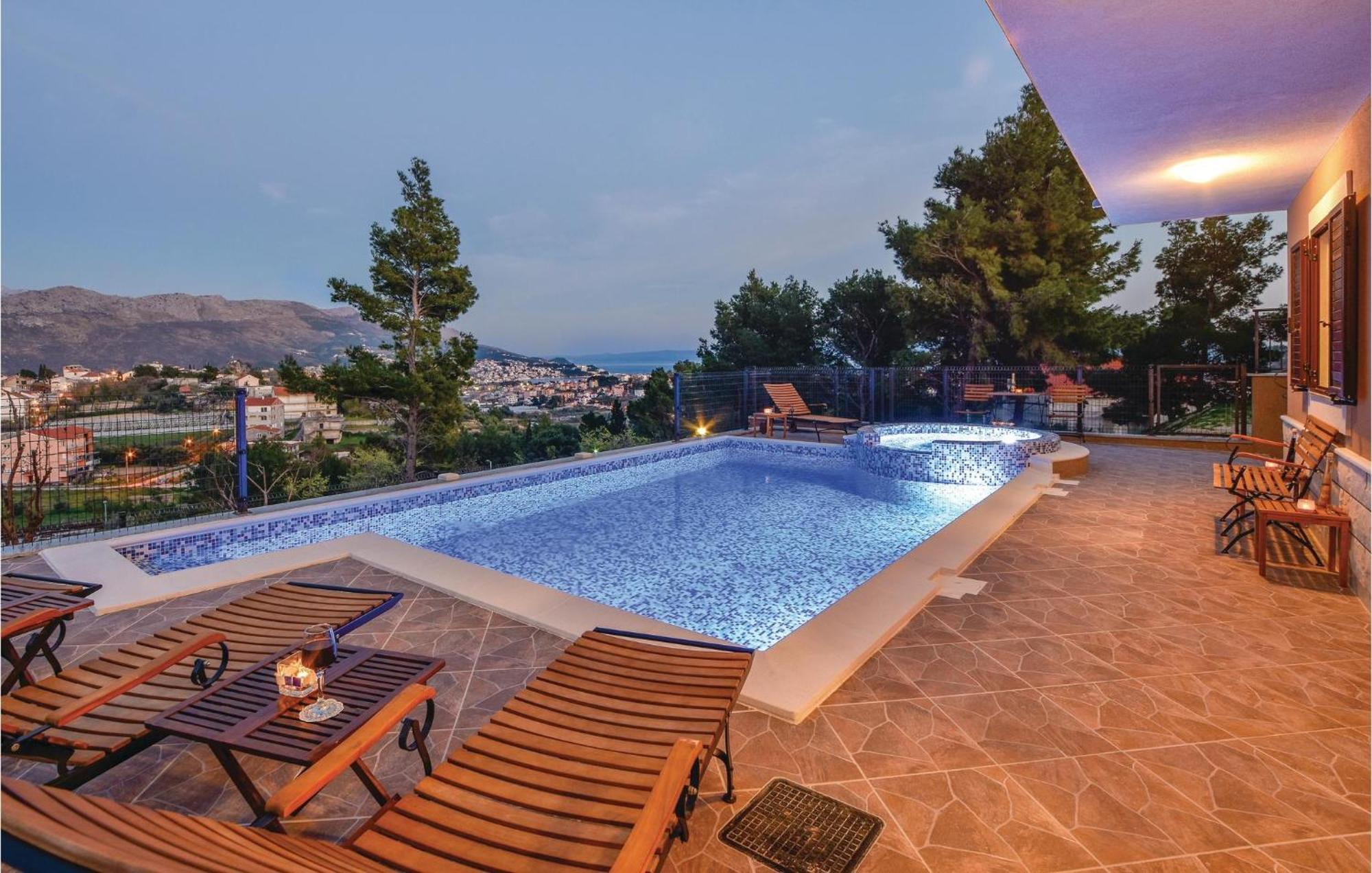 Lovely Home In Split With Jacuzzi מראה חיצוני תמונה