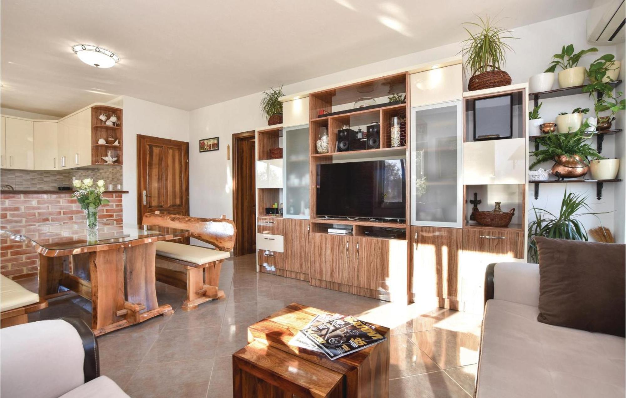 Lovely Home In Split With Jacuzzi מראה חיצוני תמונה