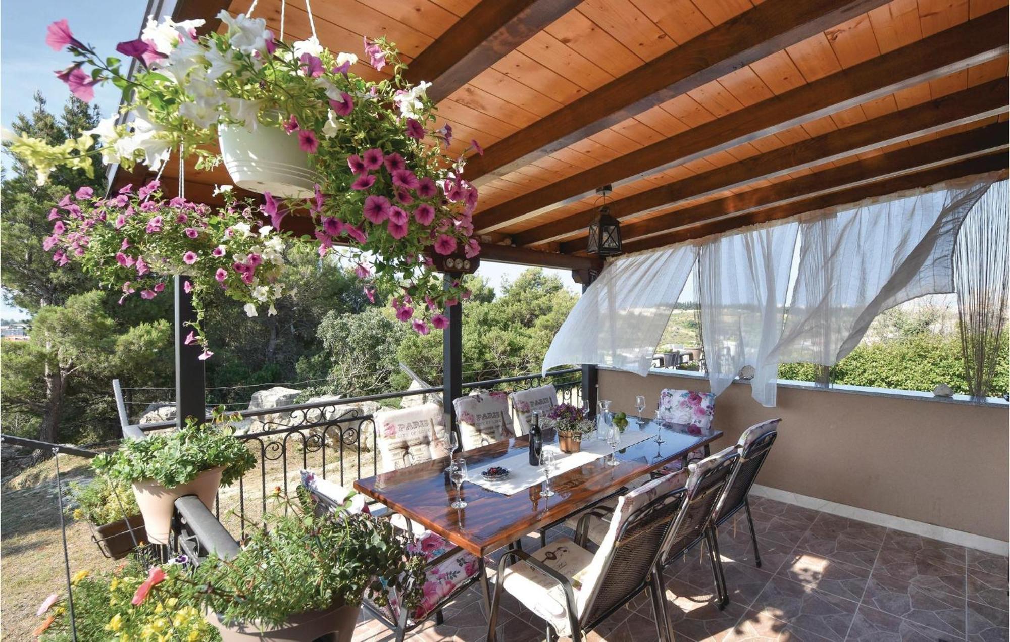 Lovely Home In Split With Jacuzzi מראה חיצוני תמונה