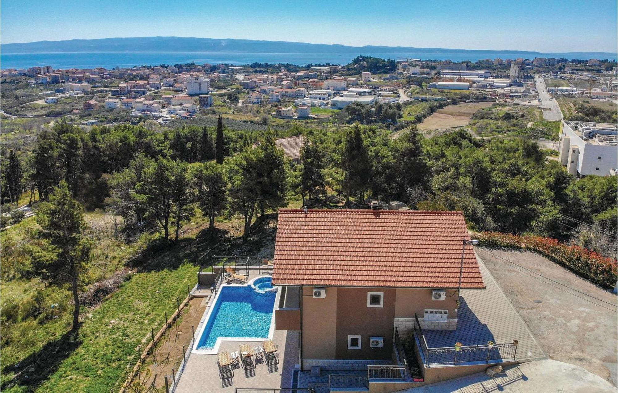 Lovely Home In Split With Jacuzzi מראה חיצוני תמונה