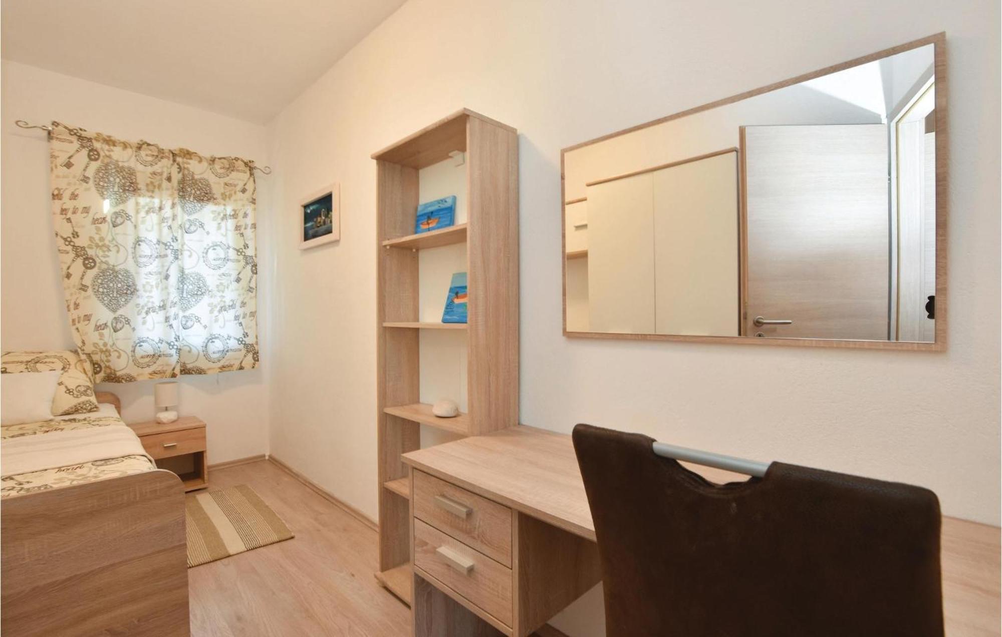 Lovely Home In Split With Jacuzzi מראה חיצוני תמונה