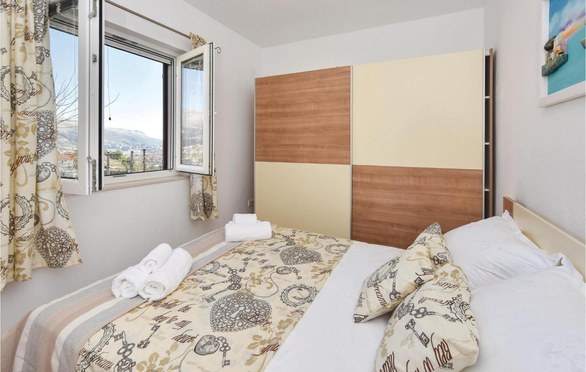 Lovely Home In Split With Jacuzzi מראה חיצוני תמונה