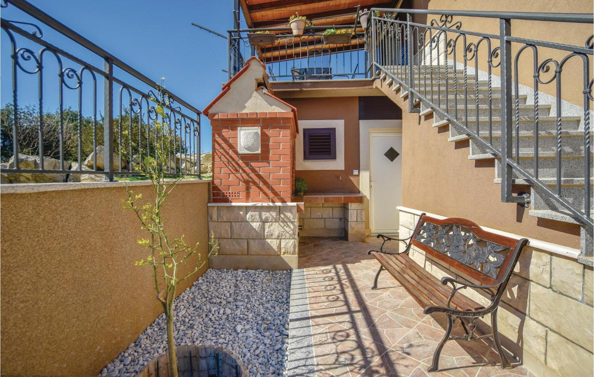 Lovely Home In Split With Jacuzzi מראה חיצוני תמונה