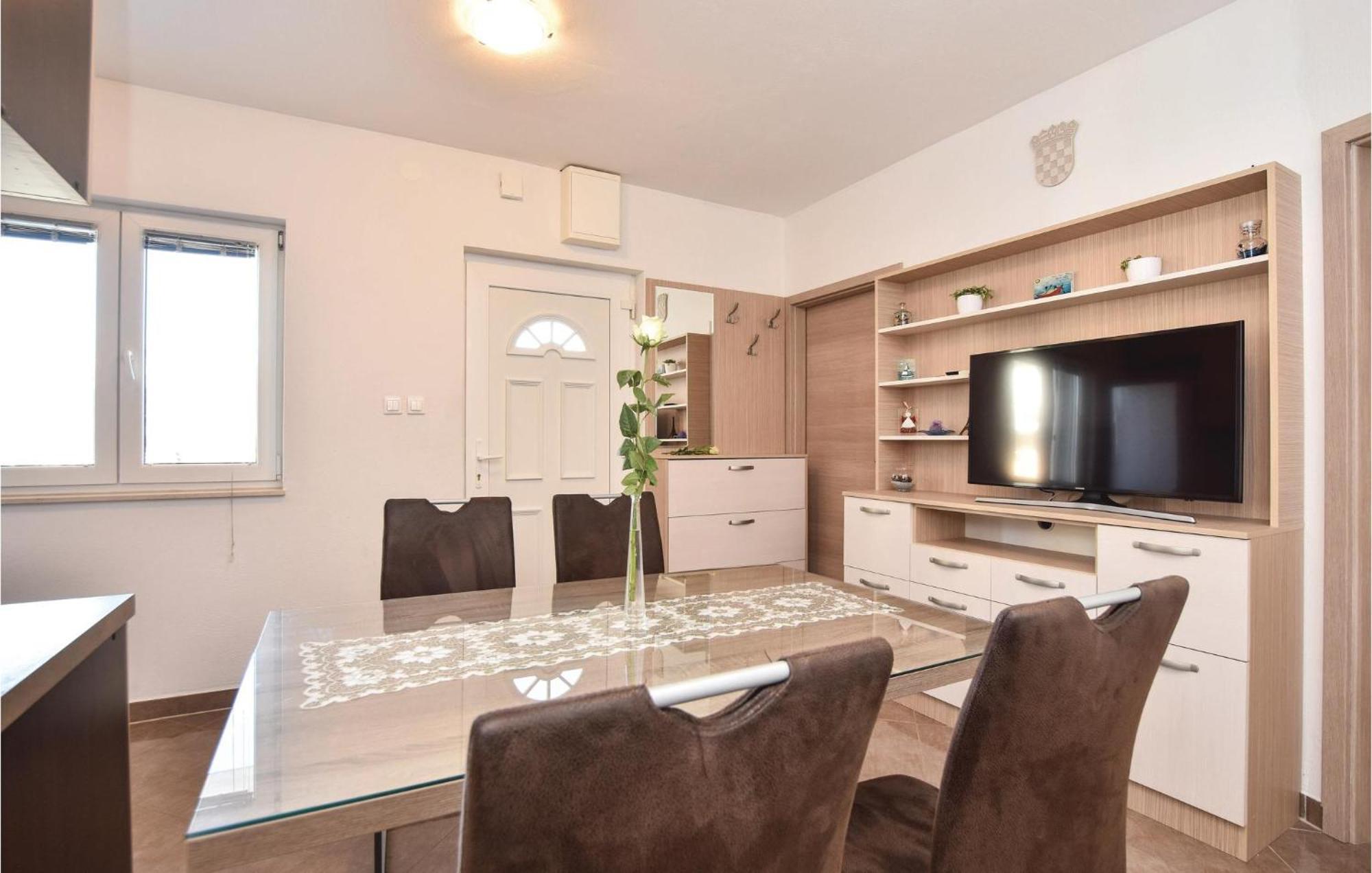 Lovely Home In Split With Jacuzzi מראה חיצוני תמונה