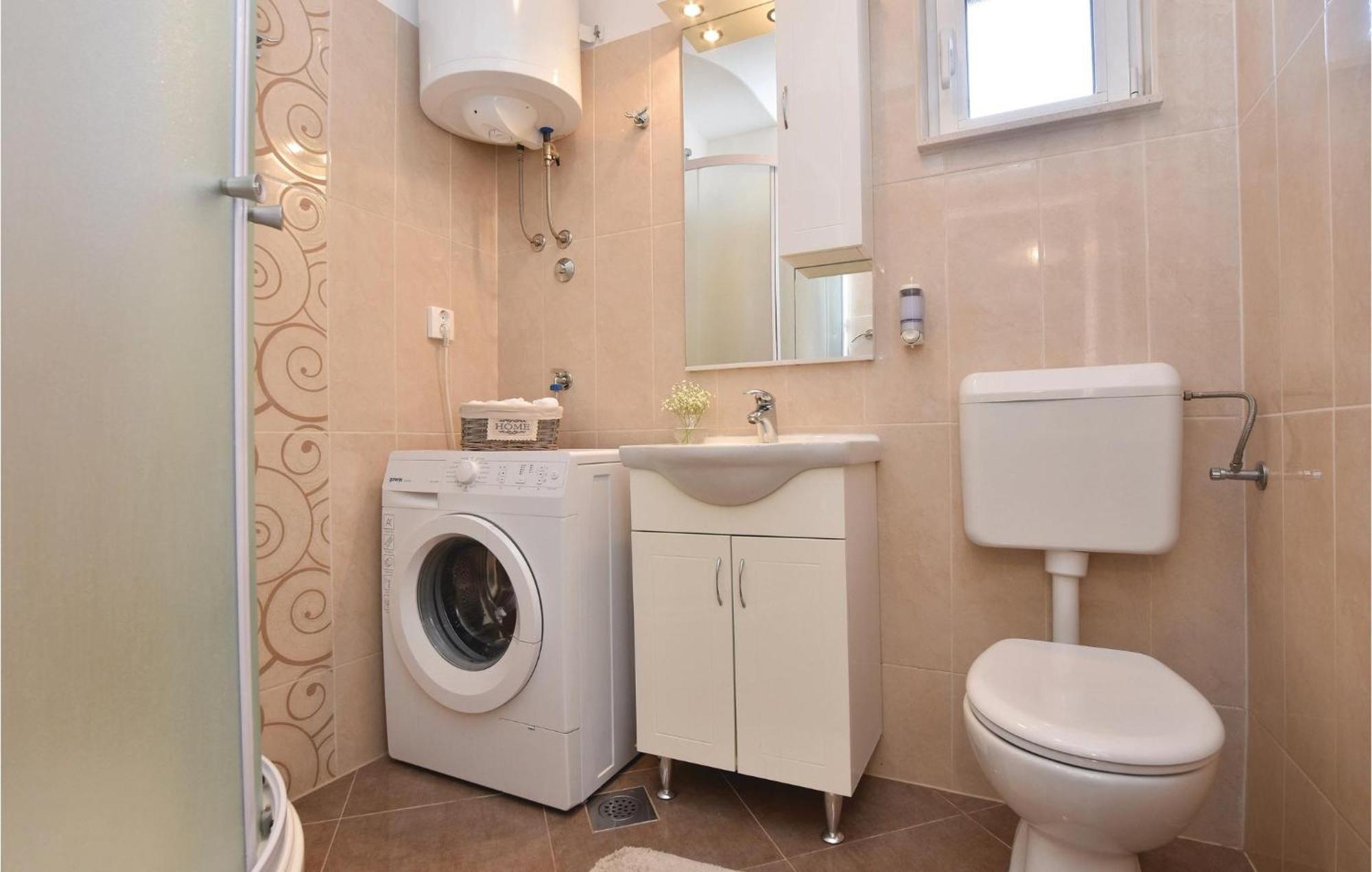 Lovely Home In Split With Jacuzzi מראה חיצוני תמונה