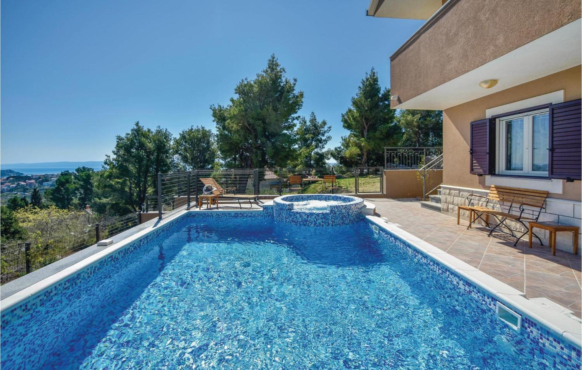 Lovely Home In Split With Jacuzzi מראה חיצוני תמונה